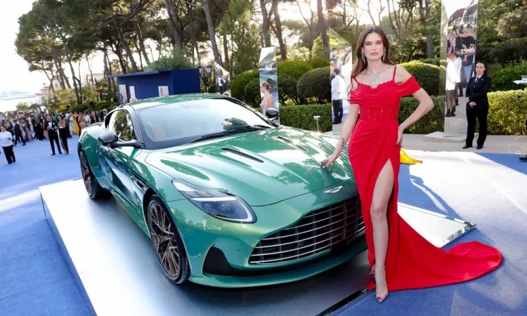 Sa u shit Aston Martin DB12 i parë?