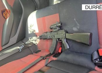 Godasin me çekiç pronarin e lokalit, arrestohet një prej agresorëve/ Emrat