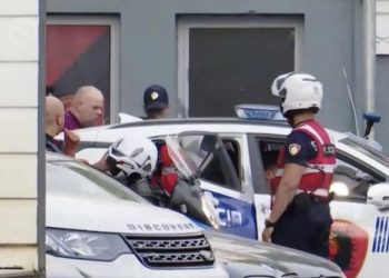 Nën akuzë për korrupsion, dalin foto e Safet Gjicit nga kafazi bashkë me Almën