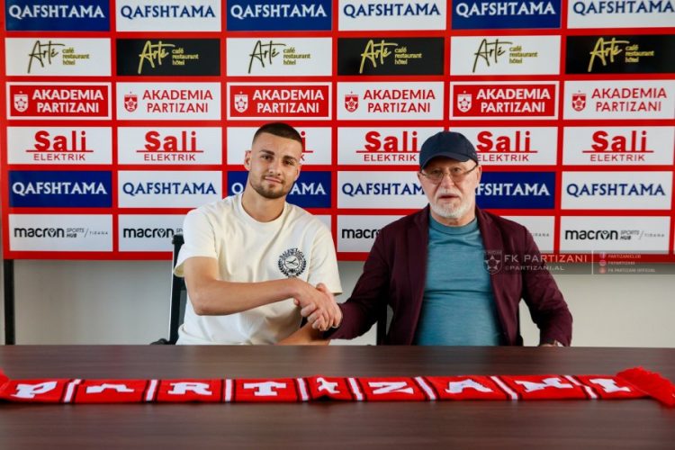 Partizani “synon finalen në Wembley”, zyrtarizon sulmuesin e ri para eliminatoreve të Champions