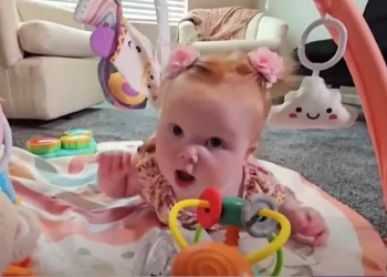 Një histori e bukur, si zjarrfikësi birësoi foshnjen e braktisur në stacionin e tij (video)