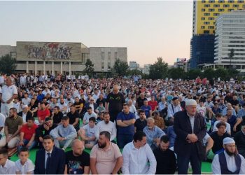 Sot festohet Kurban Bajrami, kreu i KMSH: T’u shtrijmë dorën e ndihmës…