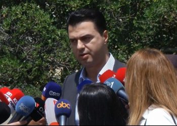 Sulmuan deputetët e tij, Basha ‘habitet’: Cila dhunë? Nuk kam parë gjë