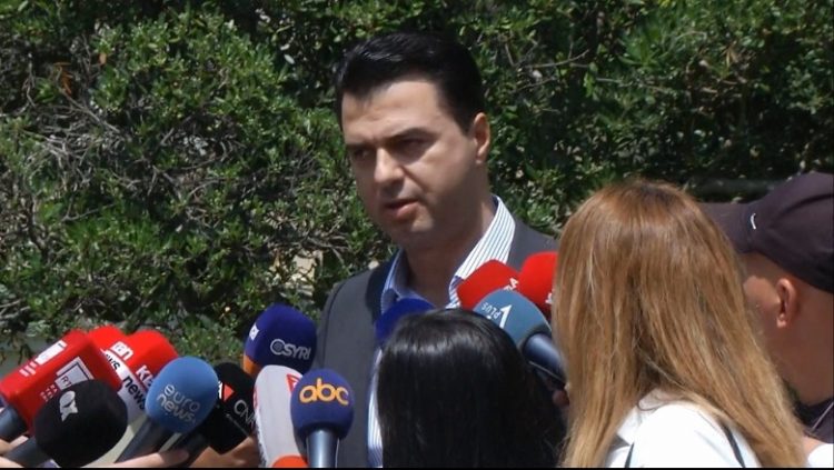 Sulmuan deputetët e tij, Basha ‘habitet’: Cila dhunë? Nuk kam parë gjë