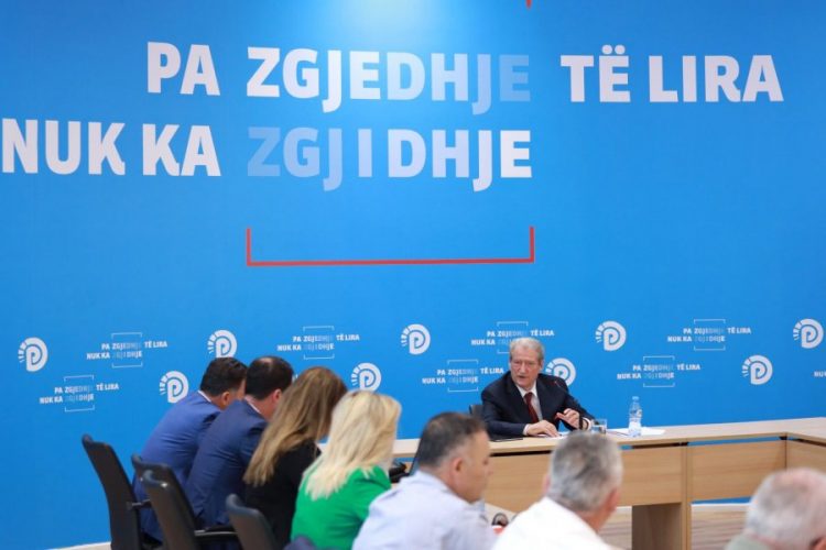 Berisha u ndan detyrat deputetëve: Ndiqni seancat në Kushtetuese për ‘Butrintin’