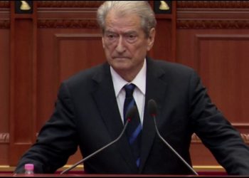 Berisha nga Kuvendi: Rama dhe Vuçiç projektuan Serbinë e Madhe