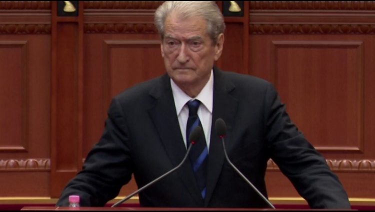 Berisha nga Kuvendi: Rama dhe Vuçiç projektuan Serbinë e Madhe