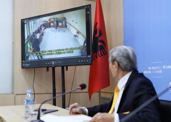 Berisha paraqet video nga votimet: Operatorët votojnë për qytetarët