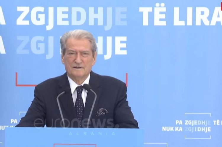 Vdes Berlusconi, Berisha mban një minutë heshtje: Lartësoi rolin e Italisë