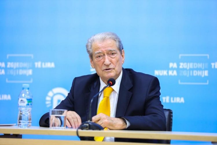 Berisha nuk i ndahet Kim: DASH të hetojë për prona të saj në Shqipëri