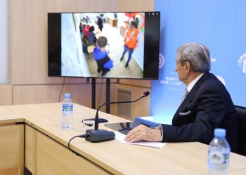 Zgjedhjet në Kamëz, Berisha: Komisionerja e PS voton për qytetarin, operatori përdor disa karta identiteti