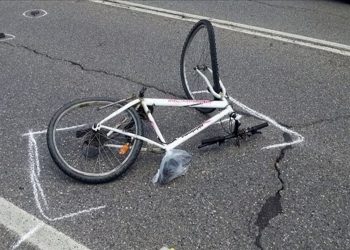 Aksidenti fatal tek Rruga e Kombit, autobusi me targa të Kosovës përplas për vdekje një person me biçikletë