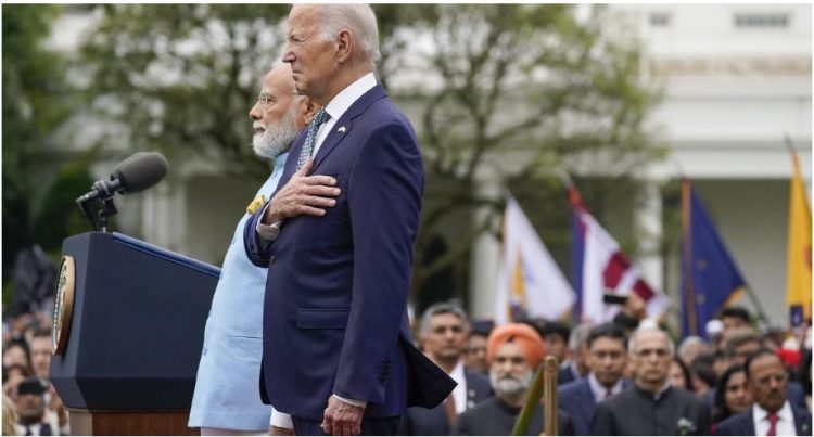 VIDEO/ Nuk ndalen incidentet për Biden, ngatërron himnin kombëtar