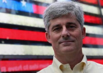 Shefi i OceanGate hedh poshtë dyshimet mbi sigurinë e nëndetëses