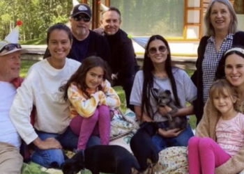 Bruce Willis kërcen i lumtur me ish-bashkëshorten Demi Moore