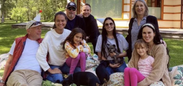 Bruce Willis kërcen i lumtur me ish-bashkëshorten Demi Moore