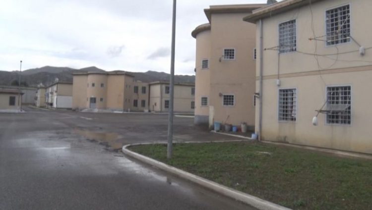 Pezullohen nga detyra 3 punonjës të burgut të Peqinit, dyshohet se…