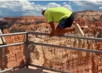 Bëri shaka, por burri gati bie në humnerë (VIDEO)