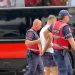 Aksioni në Elbasan, të arrestuarit nisen me autobus drejt Tiranës (Pamjet)