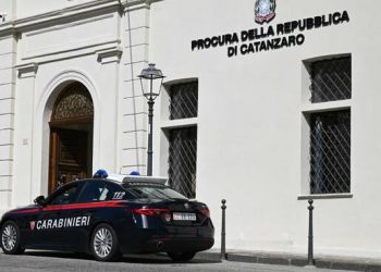 Mega-operacion në Kalabri, lëshohen 43 urdhër-arreste për shkëmbim votash, tenderë të manipuluar, mashtrime dhe shoqata mafioze