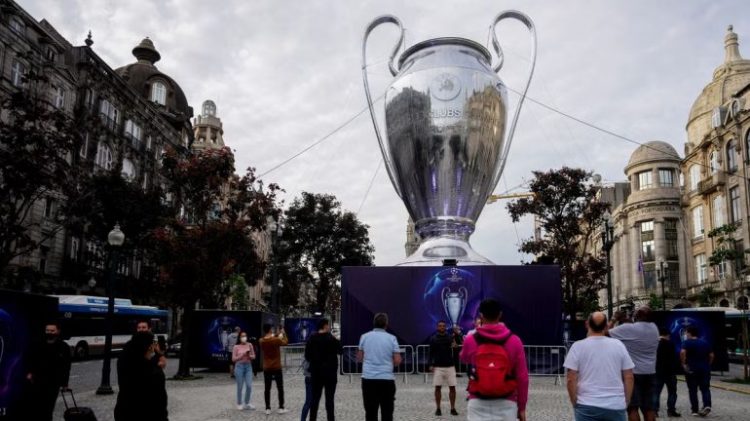 Finalja e Champions, atmosferë elektrizuese në rrugët e Stambollit (Video)