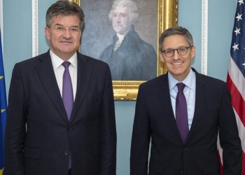 Chollet pas takimit me Lajçak: Të angazhuar për shtensionimin e situatës