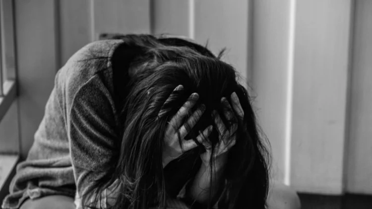 Skandal tjetër në kishën greke, prifti i tha një gruaje në depresion se kishte demonë dhe i bëri ekzorcizëm