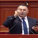 Nis me tensione seanca në Kuvend/ Nikolla s’e la të fliste, deputeti i PD-së i bie foltores me grusht