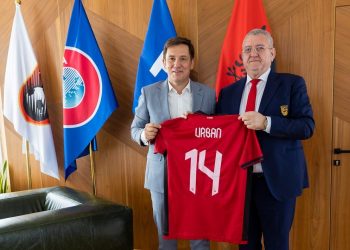 Duka me ambasadorin çek: Atmosferë madhështorë për ekipin dhe tifozët…