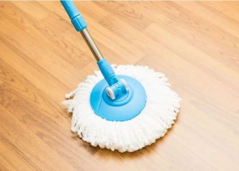 Si të pastroni dyshemenë e shtëpisë suaj në mënyrë efikase