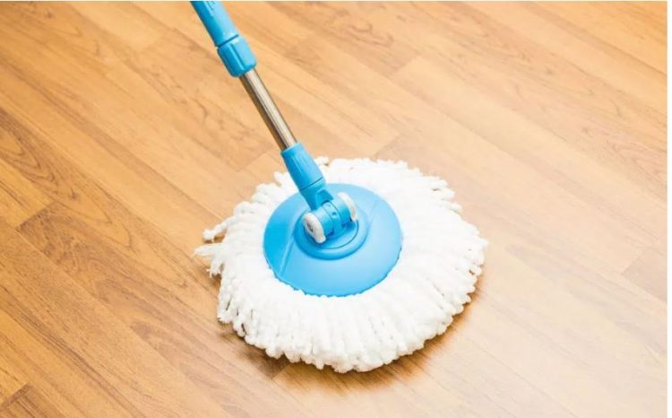 Si të pastroni dyshemenë e shtëpisë suaj në mënyrë efikase