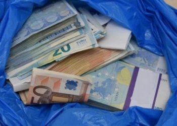 I grabiti 35 mijë euro fqinjit, arrestohet 22-vjeçari shqiptar në Greqi