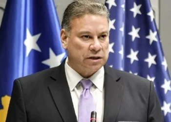 Escobar: Veprimet e kryetarëve në Veri, legjitime edhe nëse do të punonin nga Hëna