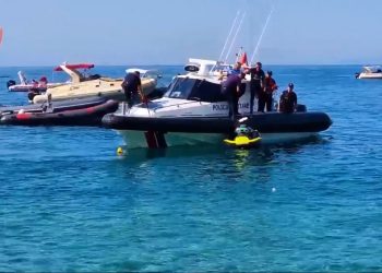 VIDEO/ Bllokohet një mjet lundrues në Ksamil, ndëshkohet pronari