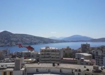 55-vjeçari bie nga ashensori në Sarandë, transportohet me helikopter drejt Tiranës