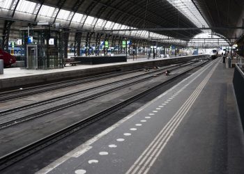 Holandë, një defekt në kompjuter lë të bllokuar pasagjerët e hekurudhës