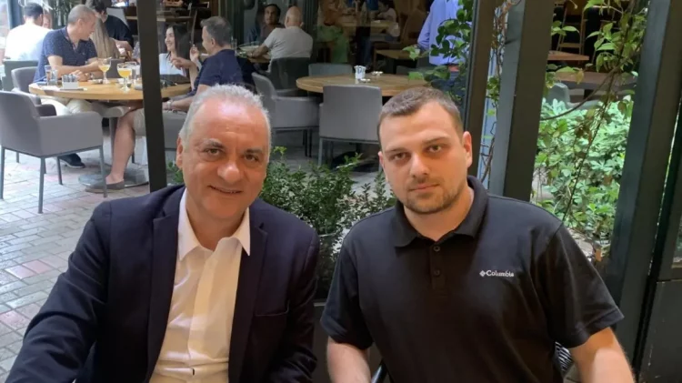 Mediat greke: Eurodeputeti Kefalogiannis shkon në Tiranë, vizitë Fredi Belerit në burg