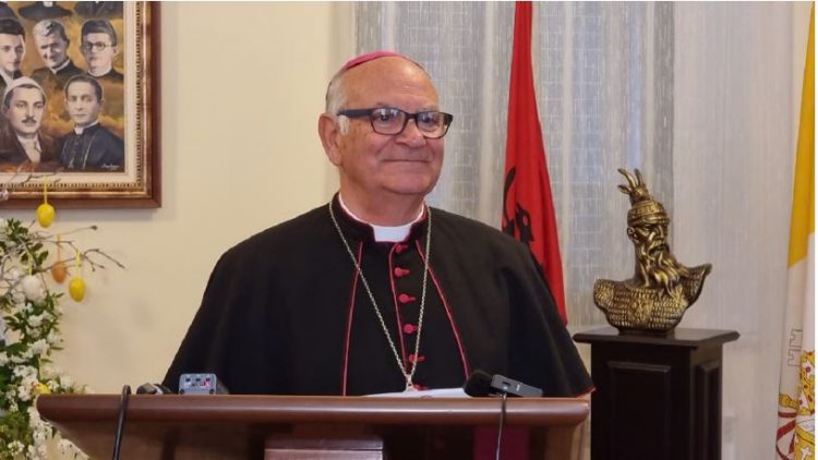 Imzot Angelo Massafra uron besimtarët myslimanë për Kurban Bajramin