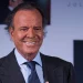Julio Iglesias në një karrige me rrota, nuk i mban mend këngët e tij