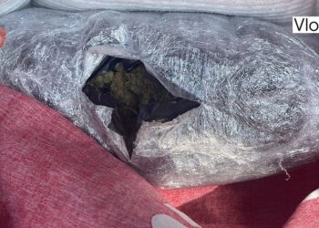 Kapen me kanabis në makinë, arrestohet çifti i të rinjve në Vlorë