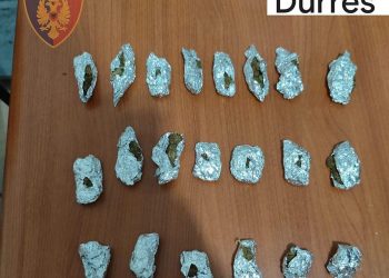 Shpërndanin drogë në lokalet e plazhit, arrestohen 3 persona
