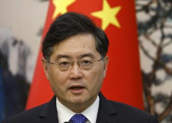 SHBA-Kinë, ministri i Jashtëm kinez pranon ftesën e Blinken për në Uashington