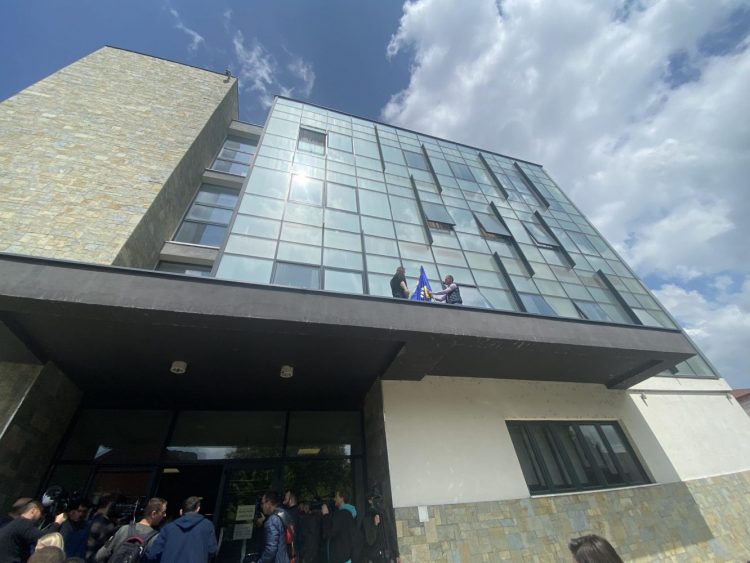 Sulmohet me granata dore komuna në veri të Mitrovicës