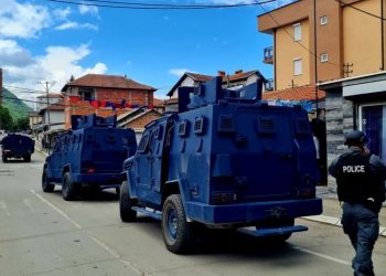 Konflikti në Veri/ Sulm afër stacionit policor në Mitrovicë të Veriut