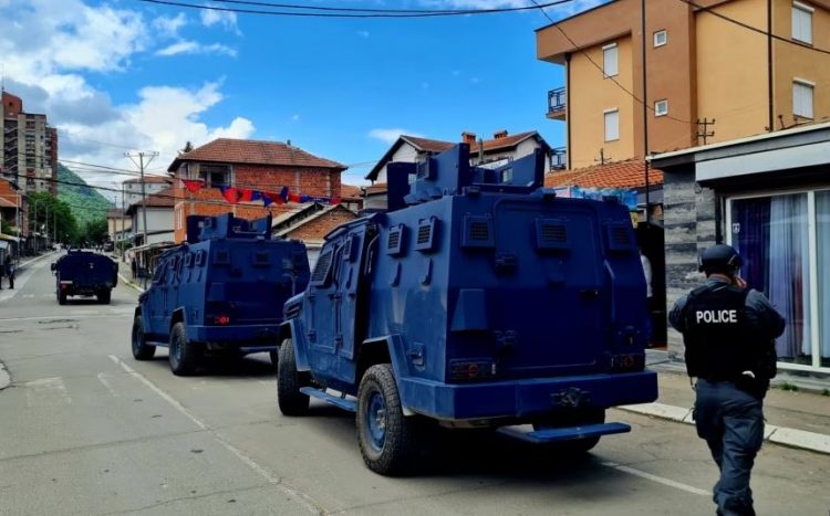 Konflikti në Veri/ Sulm afër stacionit policor në Mitrovicë të Veriut