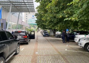 Zhvillimet në veri të Kosovës, Albin Kurti pret në takim ambasadorët e QUINT-it