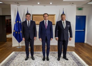 Lajçak reagon për takimin me Kurtin dhe përsërit 3 kërkesat: Thellësisht të shqetësuar për situatën në veri