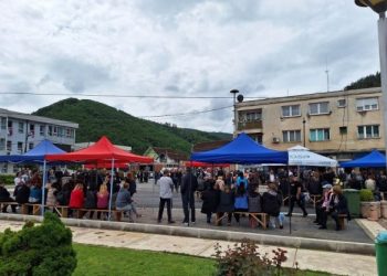 Rriten tensionet, protestuesit tentojnë të hyjnë me dhunë në komunën e Leposaviçit