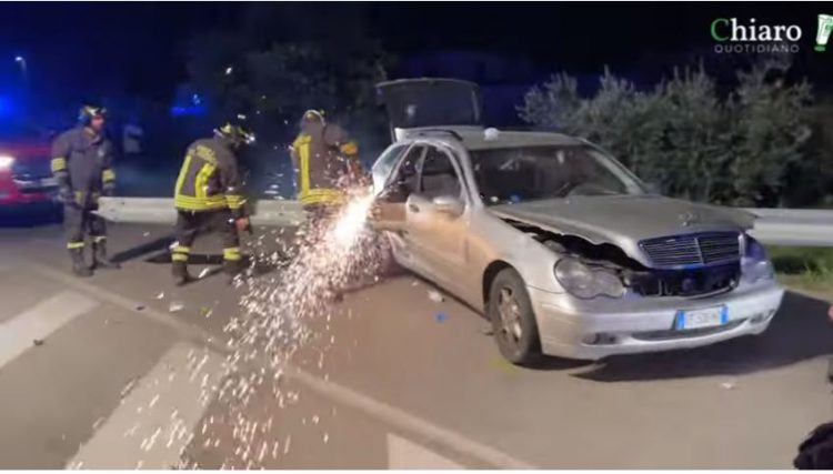 VIDEO/ Barriera anësore i çan makinën, shpëton mrekullisht shqiptari
