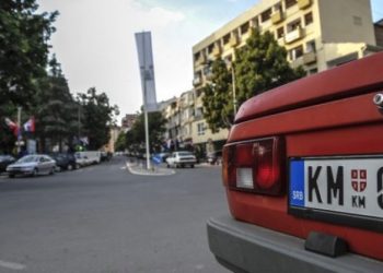 Ndalohet një serb në veri të Mitrovicës, kapet me armë në makinë
